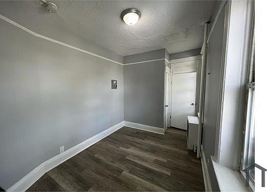 4th image of 38 Park Hill Ave APT 3W