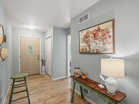 4th image of 716 Forest Edge Dr