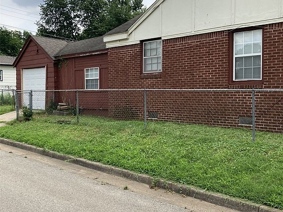 3rd image of 1631 N Lewis Pl