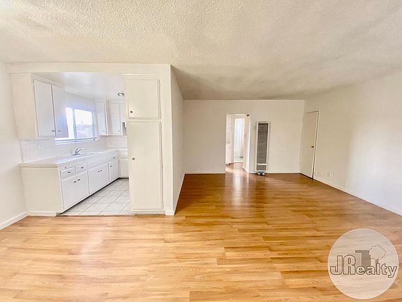 4th image of 1115 S Wooster St #201