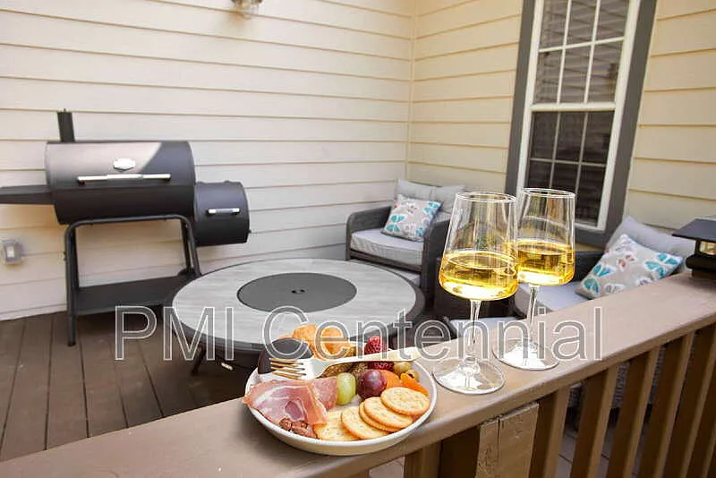 4 bed, 3.5 bath, 2400 sqft, $7,500 — Photo 4
