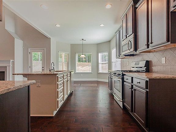 4th image of 169 Tapestry Dr