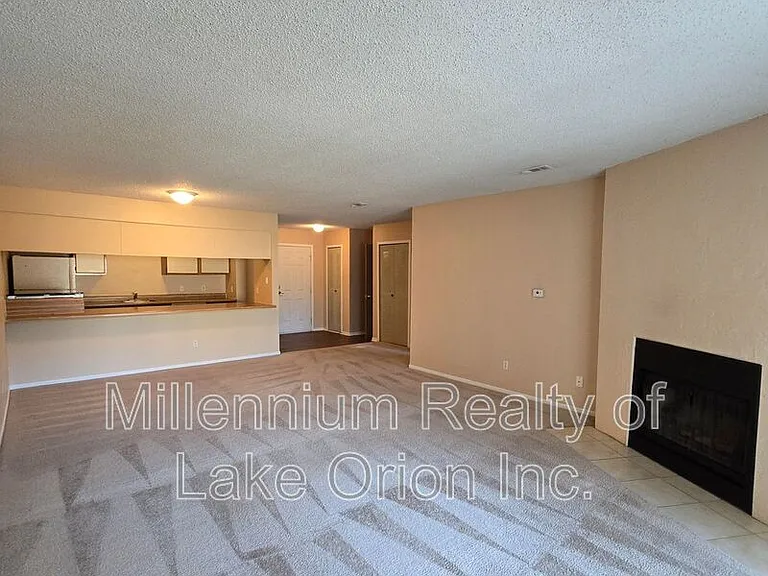 25 Louck St #16 — Photo 2