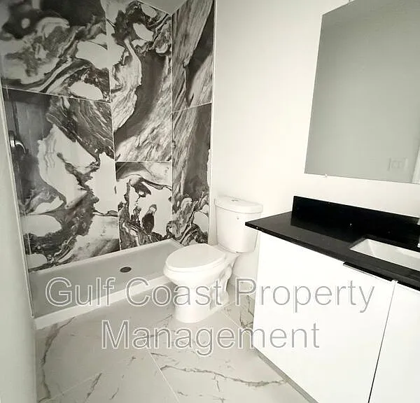 2216 NE 10th Pl — Photo 33