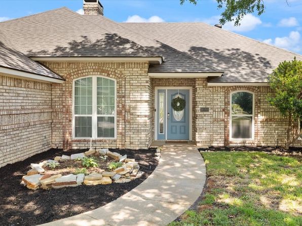 10200 Fieldcrest Dr, Benbrook, TX 76126
