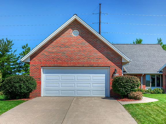 3rd image of 2865 Greensboro Cir