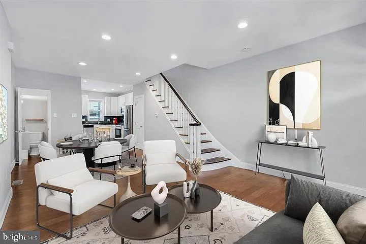 3 bed, 1.5 bath, 1244 sqft, $2,100 — Photo 4
