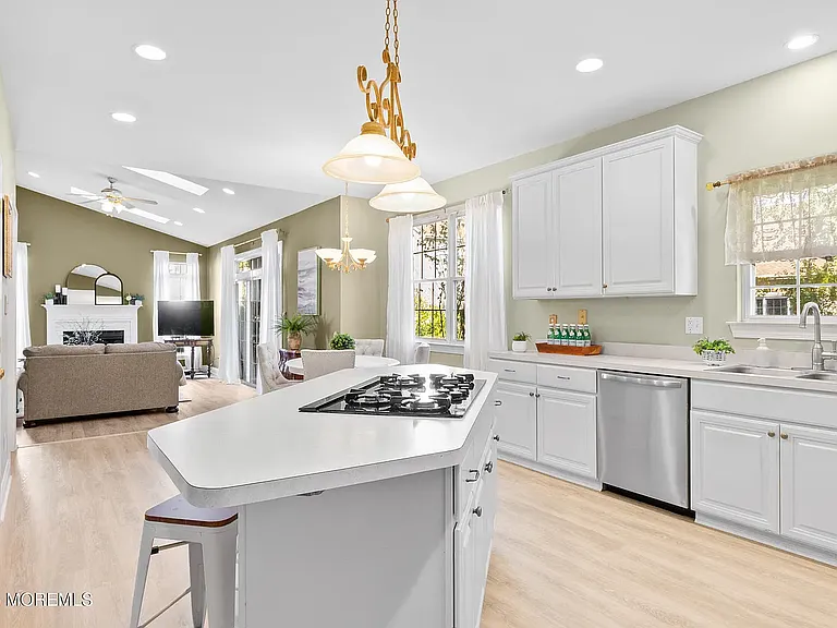 3 Brent Dr — Photo 2