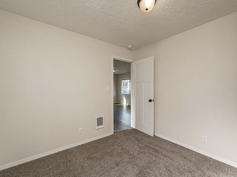 300 SE 100th Ave — Photo 15