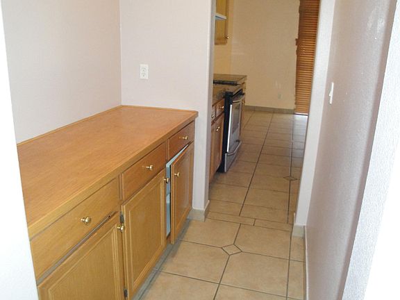 5th image of 664 Baldurn Ave