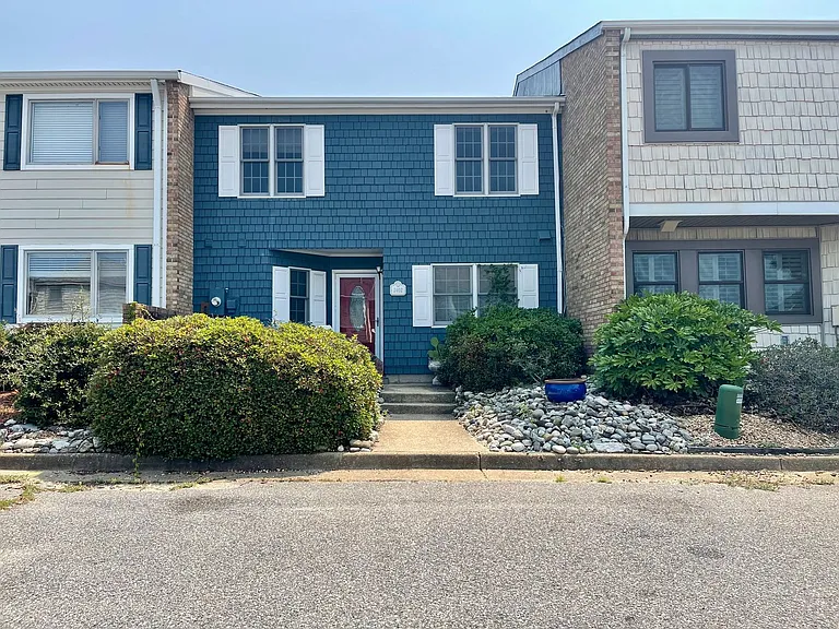 2402 Whaler Ct — Photo 2