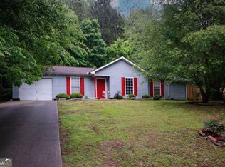 6824 Summit View Dr, Flowery Branch, GA 30542