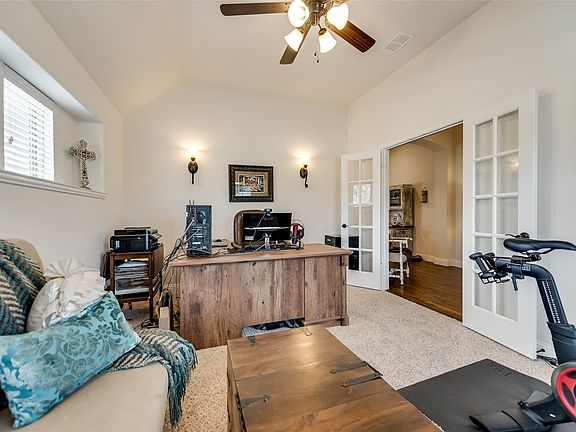 4th image of 4201 Juniper Ln