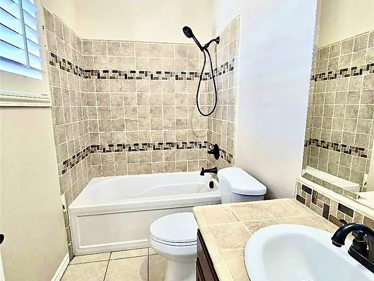 4512 Luigl Ct — Photo 14