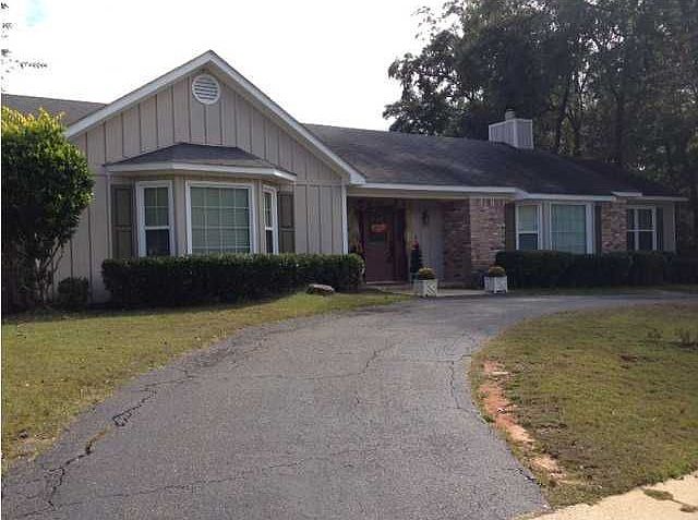 1st image of 825 Ashwood Dr E