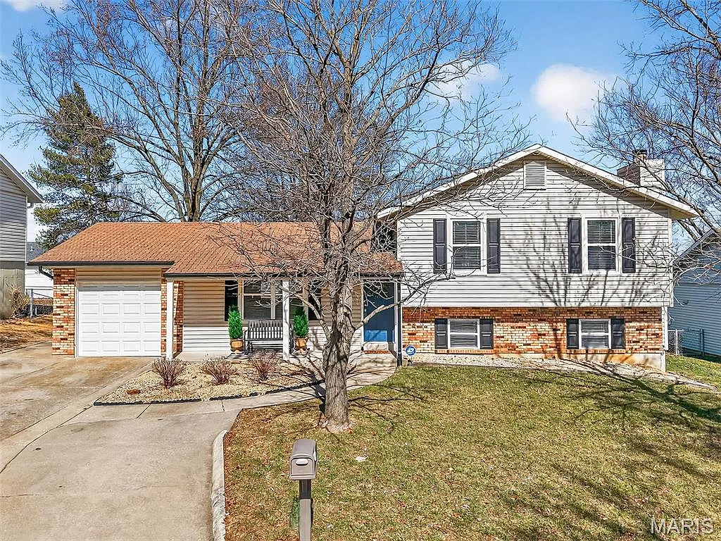 26 Vanguard Dr photo 1