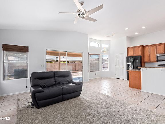 5th image of 5117 E DIAMOND Avenue