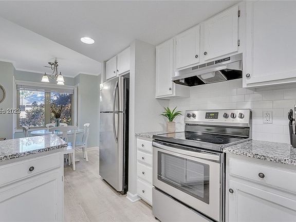 3rd image of 24 Deallyon Ave APT 12