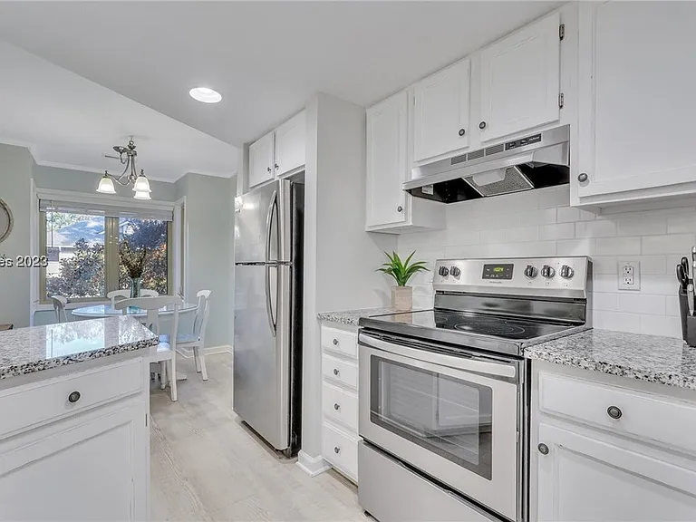24 Deallyon Ave #12 — Photo 3