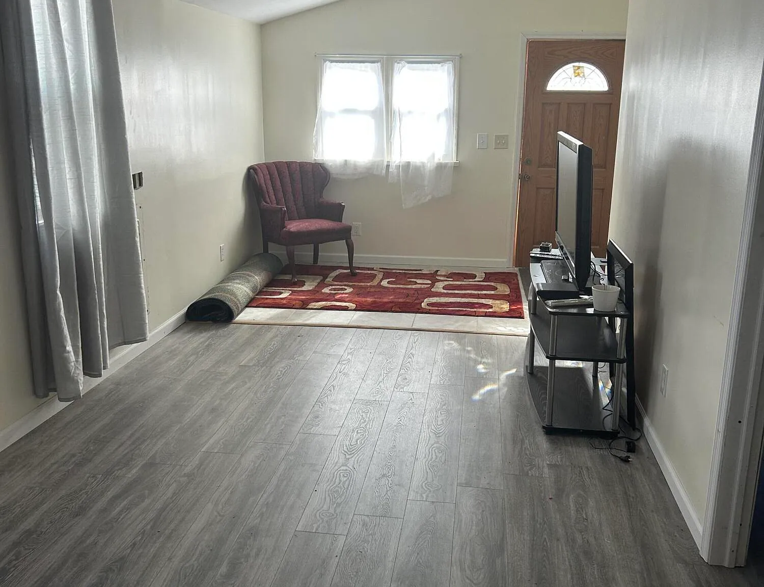 3 bed, 760 sqft, $2,400 — Photo 3