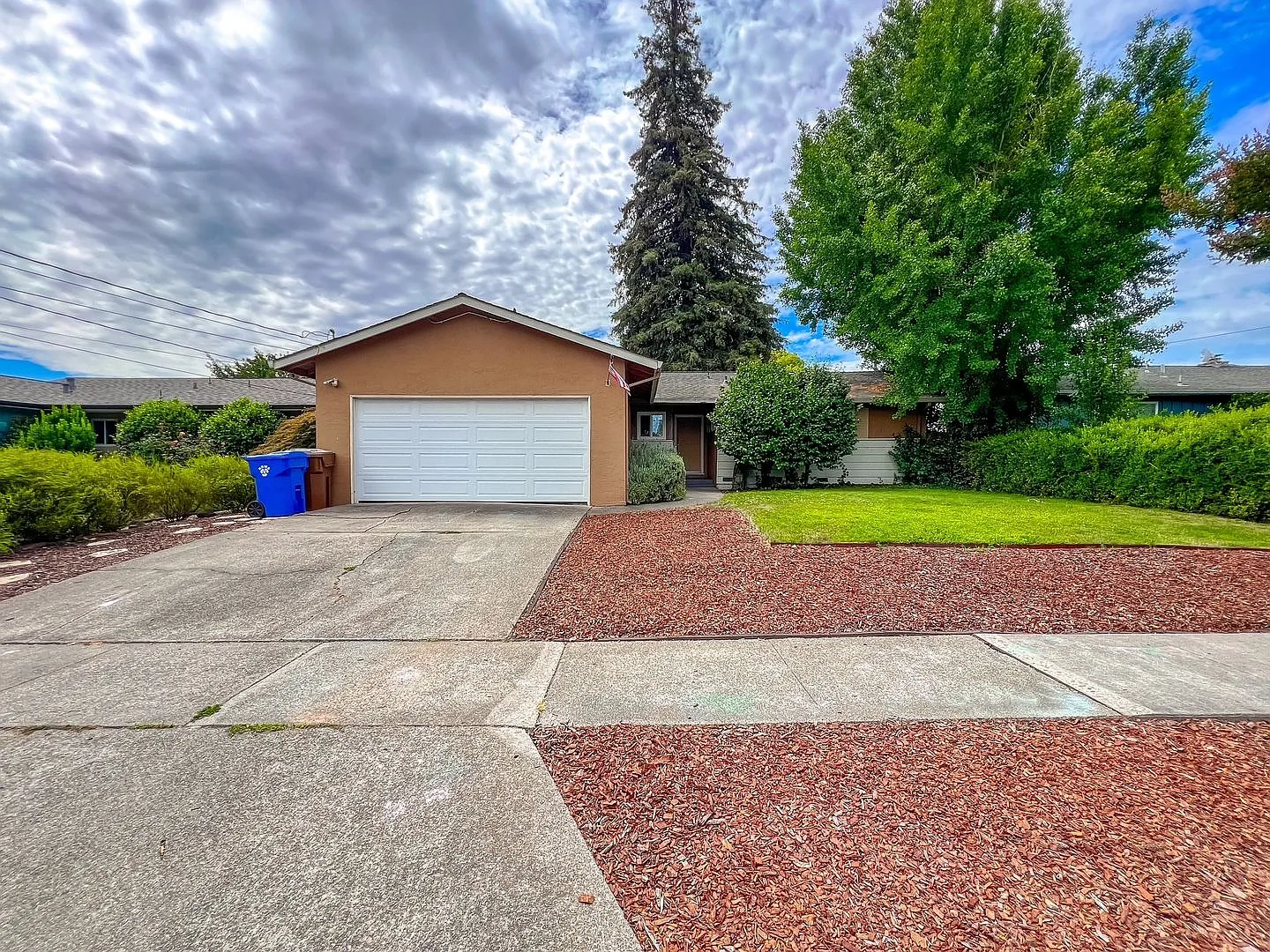 Charming Three Bedroom Home in North Napa — Photo 1