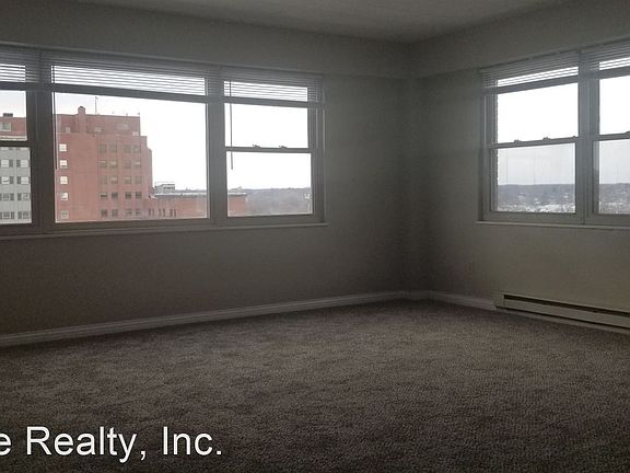 4th image of 530 W Berry St APT 1009