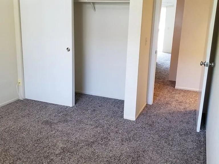 1043 Southwood Dr #L — Photo 9