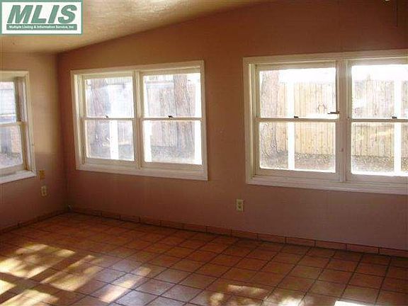 3rd image of 1335 Roberts Dr