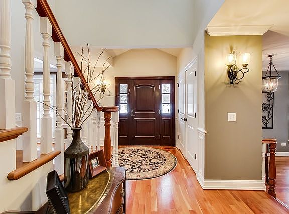 5th image of 732 Thomas Ct