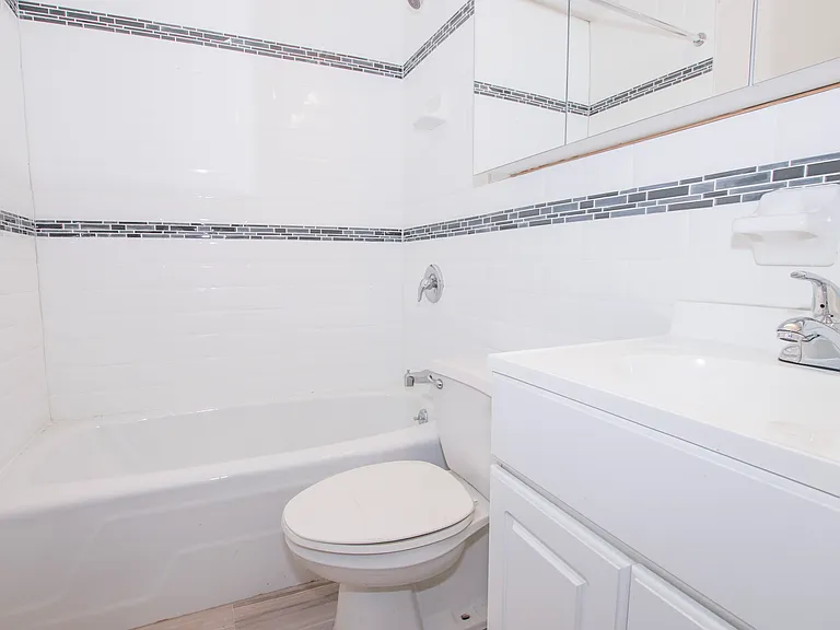207 E 30th St #8A — Photo 5