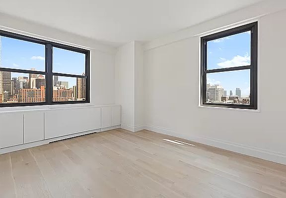 4th image of 201 E 28th St APT 20A