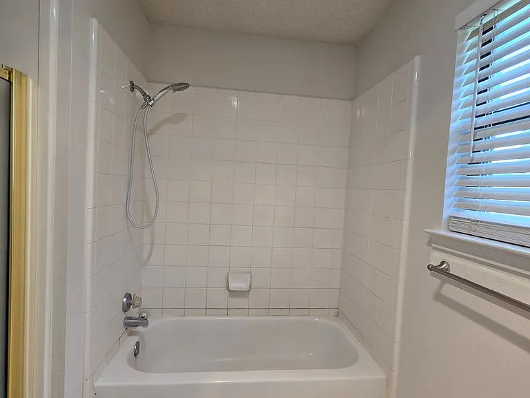 401 Justice Ave — Photo 12