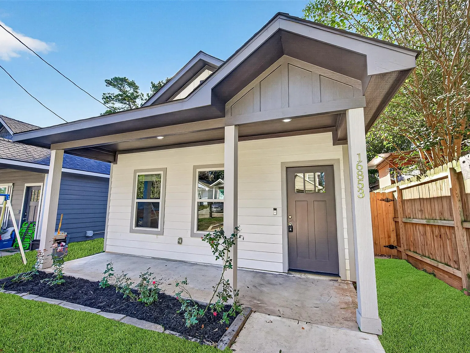 3 bed, 2.0 bath, 1200 sqft, $1,295 — Photo 3