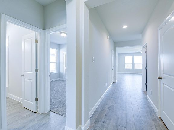 3rd image of 313 Roundstone Rd
