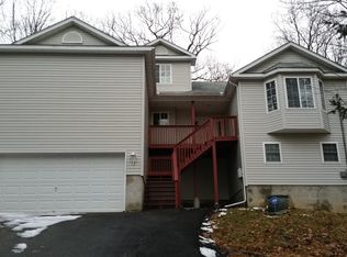 342 Saunders Dr, Bushkill, PA 18324