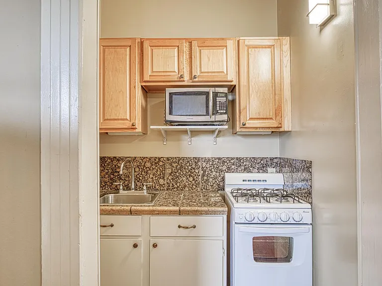521 E University Blvd #4 — Photo 22