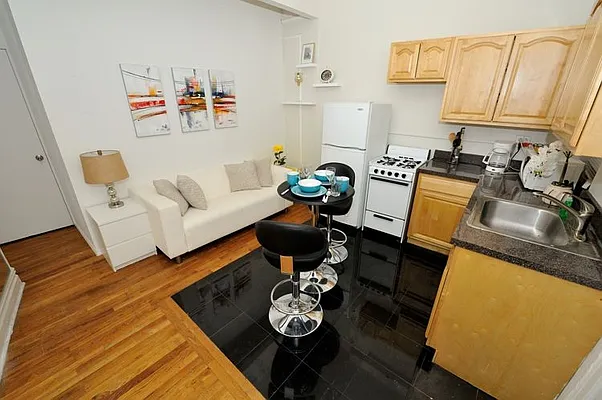 Rented by Eisenberg Exclusives | media 64