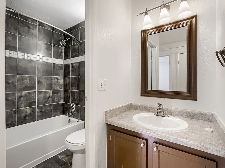 1400 Golden Cir #101 — Photo 9