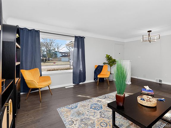 5th image of 24065 Rockingham St