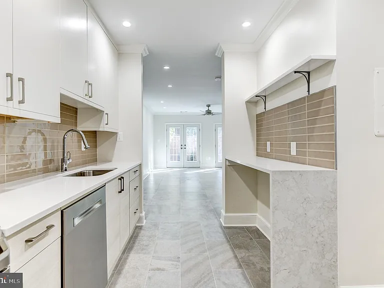 3221 Sutton Pl NW #C — Photo 18