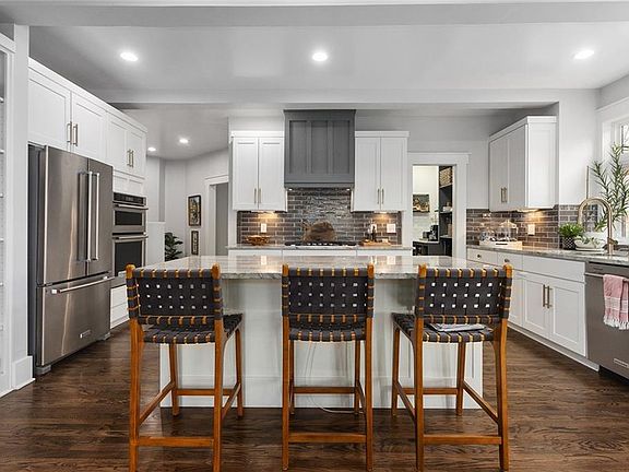 5th image of 1401 Woodbury Ln