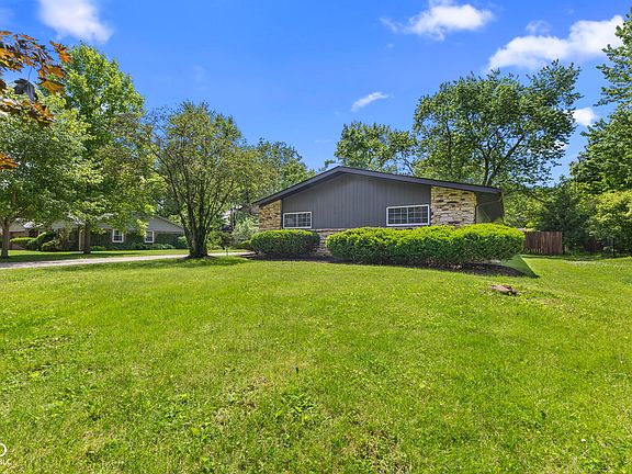 3rd image of 8816 Holliday Dr