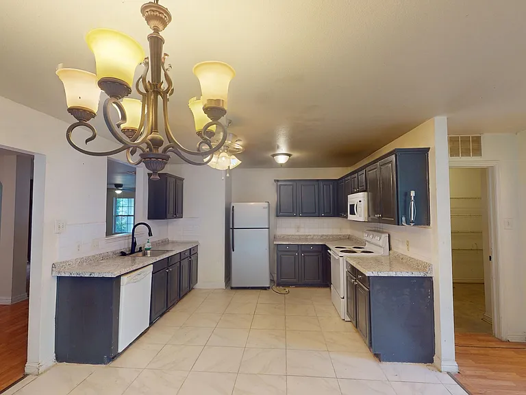 4209 Oak Pointe Dr — Photo 6