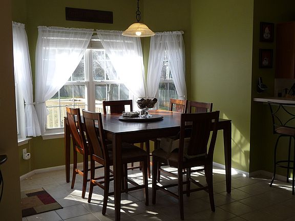 Cozy breakfast nook