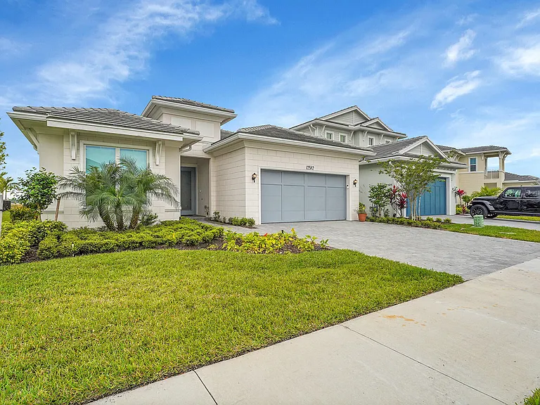 12582 Nautilus Cir — Photo 2