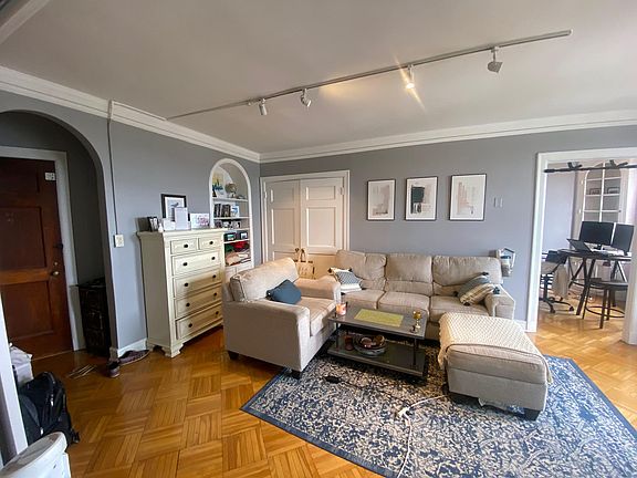 2nd image of 2000 N Lincoln Park W #1007