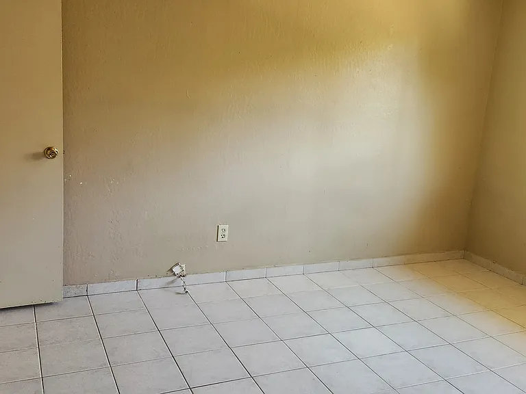 914 Snyder Dr — Photo 10