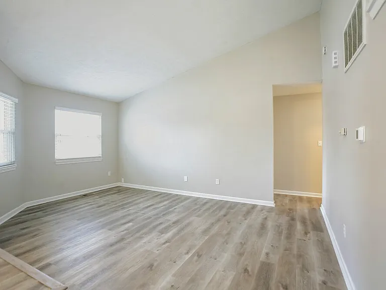 7809 Hampton Pl — Photo 5