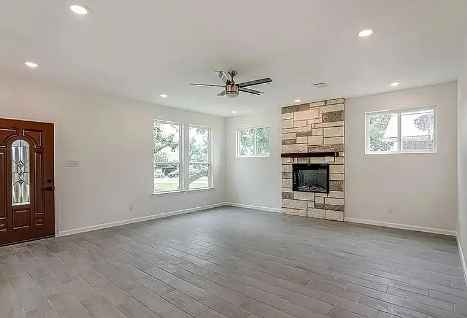 3 bed, 2122 sqft, $2,300 — Photo 4