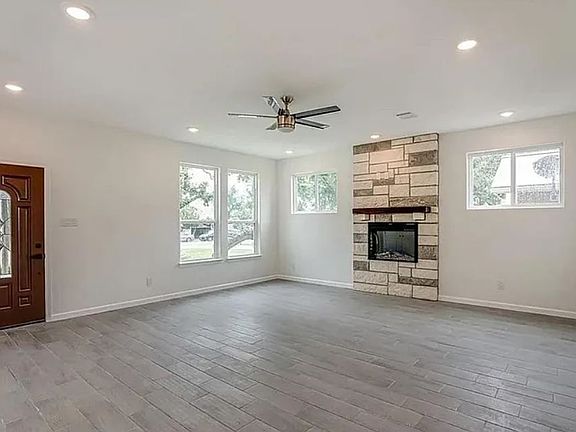 4th image of 1583 Bonnyview Dr
